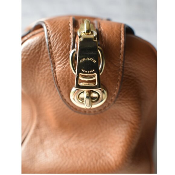 Preowned Coach Mini Bennett Satchel โ Saddle Brown Crossgrain Leather Purse - Picture 5 of 16